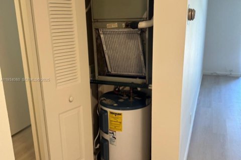 Condo in West Palm Beach, Florida, 1 bedroom  № 2035494 - photo 23