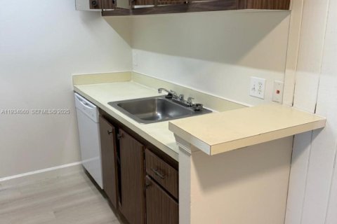 Condo in West Palm Beach, Florida, 1 bedroom  № 2035494 - photo 20