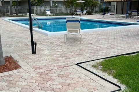 Condo in West Palm Beach, Florida, 1 bedroom  № 2035494 - photo 4