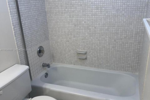 Condo in West Palm Beach, Florida, 1 bedroom  № 2035494 - photo 27