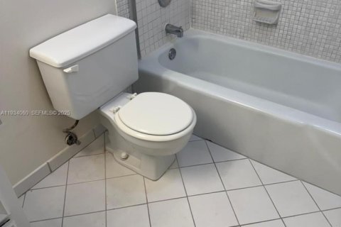 Condo in West Palm Beach, Florida, 1 bedroom  № 2035494 - photo 26