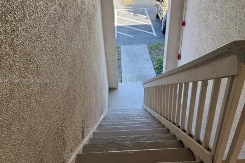 Condo in West Palm Beach, Florida, 1 bedroom  № 2035494 - photo 14