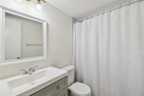 Condo in Tampa, Florida, 2 bedrooms  № 1915398 - photo 14