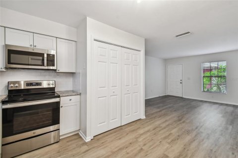 Condo in Tampa, Florida, 2 bedrooms  № 1915398 - photo 10
