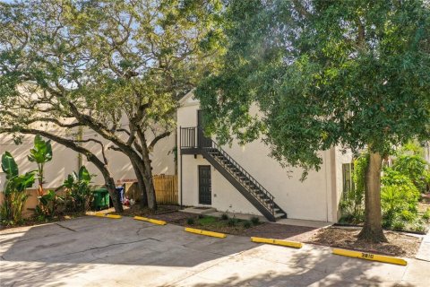 Condo in Tampa, Florida, 2 bedrooms  № 1915398 - photo 19