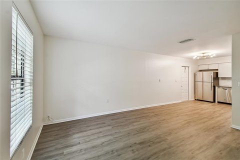 Condo in Tampa, Florida, 2 bedrooms  № 1915398 - photo 4
