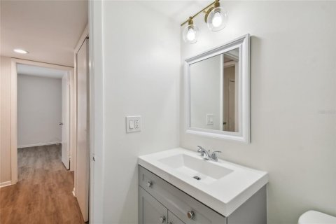 Condo in Tampa, Florida, 2 bedrooms  № 1915398 - photo 15