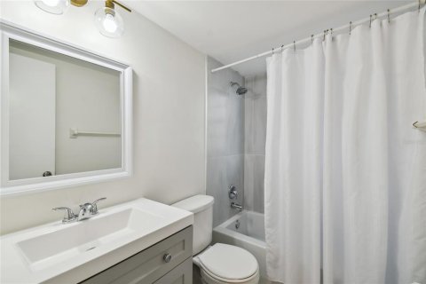 Condo in Tampa, Florida, 2 bedrooms  № 1915398 - photo 16