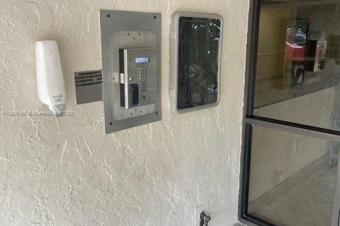 Copropriété à vendre à Lauderhill, Floride: 2 chambres, 100.8 m2 № 1775155 - photo 17