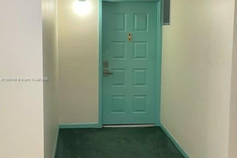 Copropriété à vendre à Lauderhill, Floride: 2 chambres, 100.8 m2 № 1775155 - photo 16