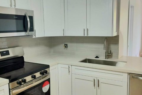 Copropriété à vendre à Lauderhill, Floride: 2 chambres, 100.8 m2 № 1775155 - photo 2