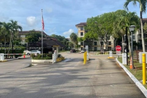 Copropriété à vendre à Lauderhill, Floride: 2 chambres, 100.8 m2 № 1775155 - photo 19