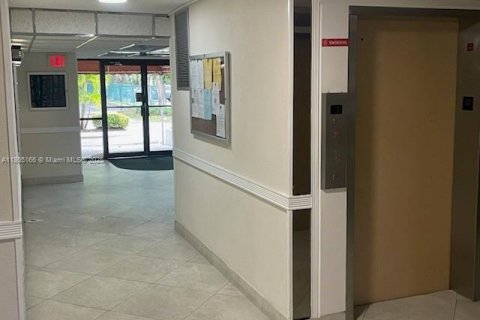 Copropriété à vendre à Lauderhill, Floride: 2 chambres, 100.8 m2 № 1775155 - photo 18