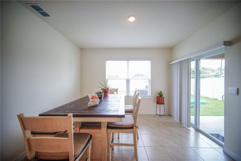 House in Haines City, Florida 3 bedrooms, 155.33 sq.m. № 1801608 - photo 9