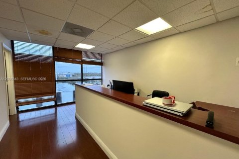 Купить коммерческую недвижимость в Холливуд, Флорида № 2260509 - фото 7