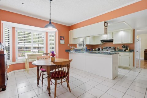 House in Belle Isle, Florida 3 bedrooms, 215.53 sq.m. № 2229708 - photo 10