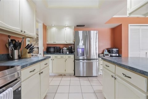 House in Belle Isle, Florida 3 bedrooms, 215.53 sq.m. № 2229708 - photo 8