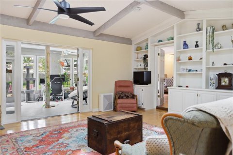 House in Belle Isle, Florida 3 bedrooms, 215.53 sq.m. № 2229708 - photo 15