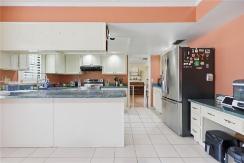 House in Belle Isle, Florida 3 bedrooms, 215.53 sq.m. № 2229708 - photo 12