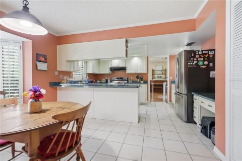 House in Belle Isle, Florida 3 bedrooms, 215.53 sq.m. № 2229708 - photo 9