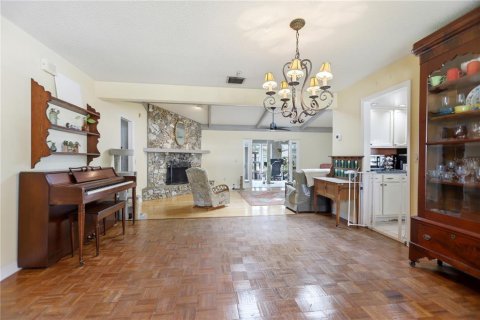 House in Belle Isle, Florida 3 bedrooms, 215.53 sq.m. № 2229708 - photo 5