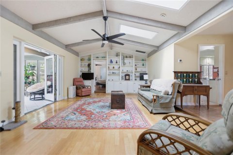 House in Belle Isle, Florida 3 bedrooms, 215.53 sq.m. № 2229708 - photo 13