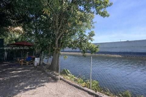 Casa en venta en Miami, Florida, 3 dormitorios, 139.26 m2 № 2029868 - foto 29