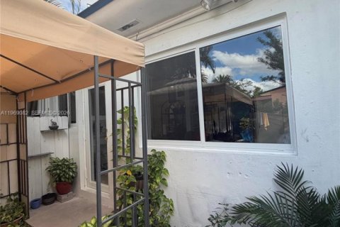Casa en venta en Miami, Florida, 3 dormitorios, 139.26 m2 № 2029868 - foto 30