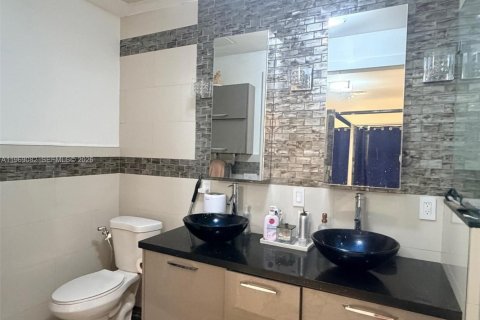 Casa en venta en Miami, Florida, 3 dormitorios, 139.26 m2 № 2029868 - foto 14