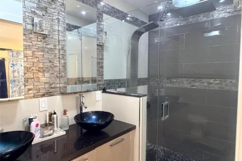 Casa en venta en Miami, Florida, 3 dormitorios, 139.26 m2 № 2029868 - foto 15