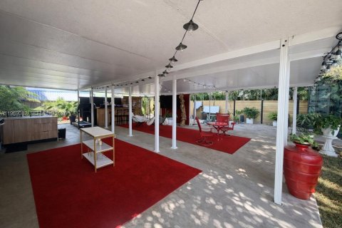 Casa en venta en Miami, Florida, 3 dormitorios, 139.26 m2 № 2029868 - foto 24
