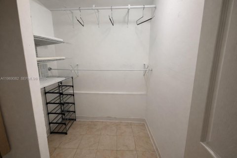 Casa en venta en Miami, Florida, 3 dormitorios, 139.26 m2 № 2029868 - foto 19
