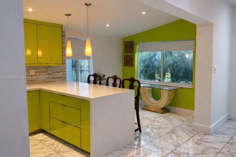 Casa en venta en Miami, Florida, 3 dormitorios, 139.26 m2 № 2029868 - foto 8