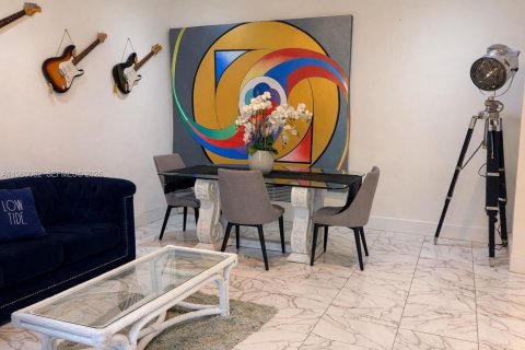 Casa en venta en Miami, Florida, 3 dormitorios, 139.26 m2 № 2029868 - foto 5