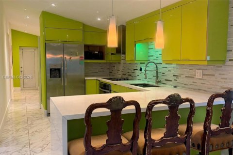 Casa en venta en Miami, Florida, 3 dormitorios, 139.26 m2 № 2029868 - foto 10