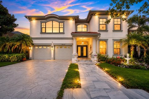 Casa en Tampa, Florida 5 dormitorios, 339.46 m2 № 2296265