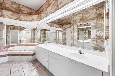 Condo in Sarasota, Florida, 2 bedrooms  № 1772841 - photo 19