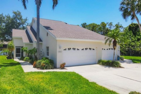 Condo in Sarasota, Florida, 2 bedrooms  № 1772841 - photo 1