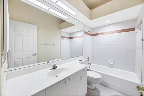 Condo in Sarasota, Florida, 2 bedrooms  № 1772841 - photo 22