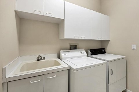 Condo in Sarasota, Florida, 2 bedrooms  № 1772841 - photo 25