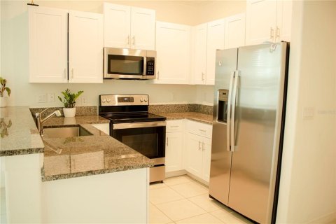 Townhouse in Wesley Chapel, Florida 3 bedrooms, 166.02 sq.m. № 1884763 - photo 8