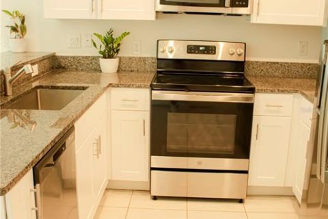 Townhouse in Wesley Chapel, Florida 3 bedrooms, 166.02 sq.m. № 1884763 - photo 9