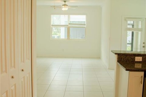 Townhouse in Wesley Chapel, Florida 3 bedrooms, 166.02 sq.m. № 1884763 - photo 6
