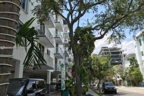 Copropriété à vendre à Miami, Floride: 2 chambres, 57.23 m2 № 2001223 - photo 2