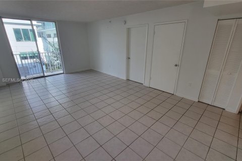 Copropriété à vendre à Miami, Floride: 2 chambres, 57.23 m2 № 2001223 - photo 5