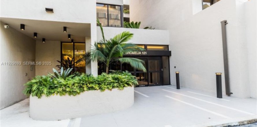 Кондоминиум с 3 спальнями в Ки-Бискейн, Флорида № 1987460