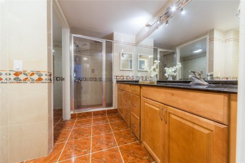 Снять в аренду кондоминиум в Ки-Бискейн, Флорида 3 спальни, 148.64м2, № 1987460 - фото 17