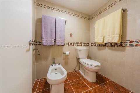 Снять в аренду кондоминиум в Ки-Бискейн, Флорида 3 спальни, 148.64м2, № 1987460 - фото 20