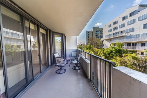 Снять в аренду кондоминиум в Ки-Бискейн, Флорида 3 спальни, 148.64м2, № 1987460 - фото 3