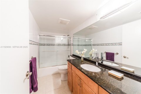 Снять в аренду кондоминиум в Ки-Бискейн, Флорида 3 спальни, 148.64м2, № 1987460 - фото 26